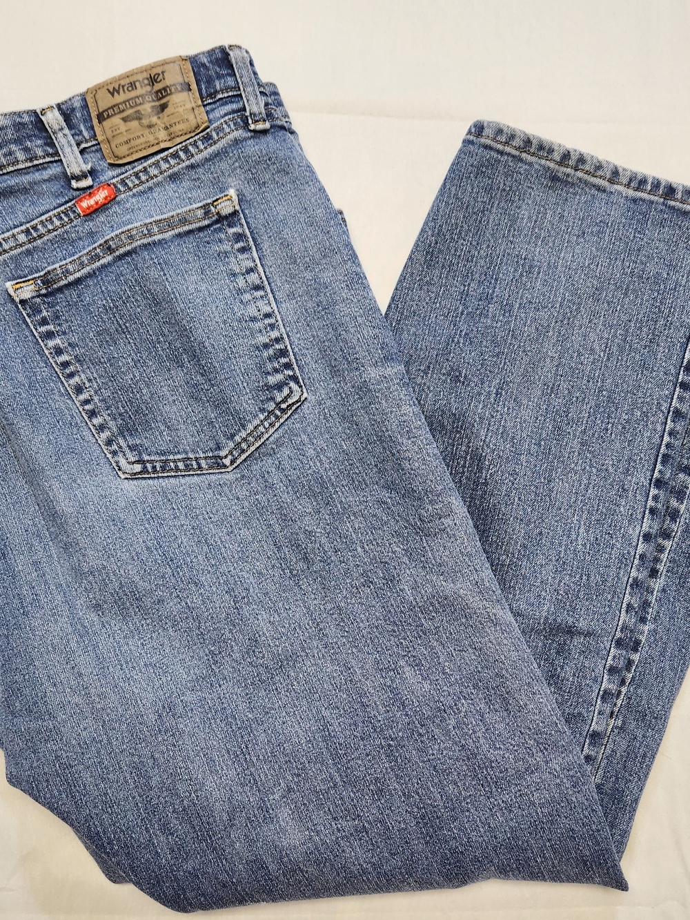 WRANGLER Performance Series Flex 40x30 Jeans Relaxed Fit Medium Wash Distressed